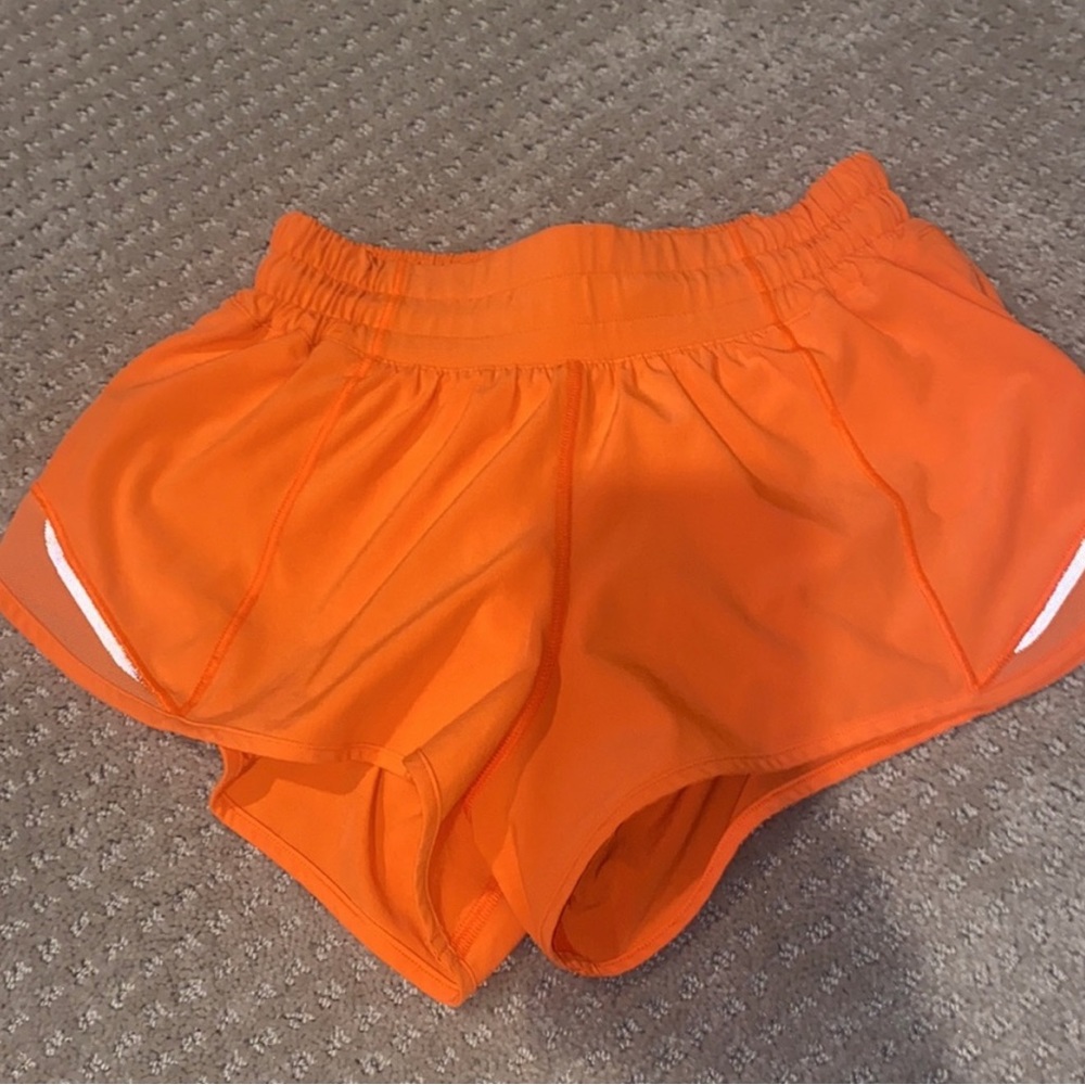Orange highlight hotty hot lulu lemon shorts!
